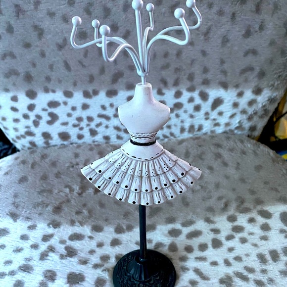 Decorative White Dress Spinning Bracelet Holder for Jewelry Display - Picture 1 of 4